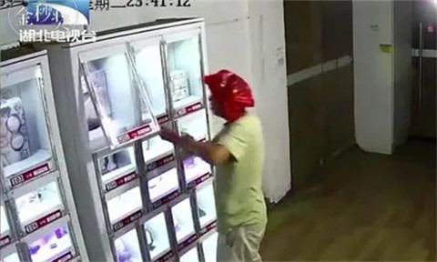 1609585278240672