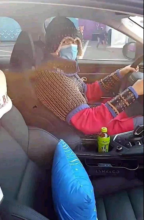 1632189702245351