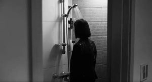 女友说：爱她就干了这瓶妇炎洁！-恋爱至上