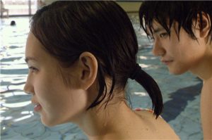 两个人互相喜欢的眼神：确认过眼神，我遇见对的人-恋爱至上