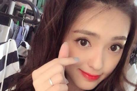 聊天女生回复比心什么意思？是喜欢还是拒绝-恋爱至上