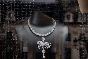 十大女生喜欢的礼物,让女生“拿人手短吃人嘴软”-恋爱至上