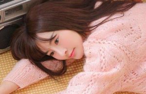 女孩暗恋一个人的表现，不同阶段的女孩表现不同-恋爱至上