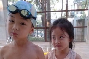 女生暗恋男生的表现，别猜了她就是喜欢你-恋爱至上