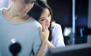 同事间关系暧昧的征兆，暧昧都在小细节里-恋爱至上