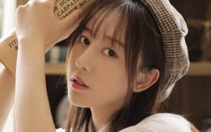 一个女生喜欢你的暗示，小细节暴露她喜欢你-恋爱至上