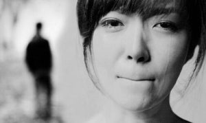 在感情里受过情伤的女人，有哪些特点？-恋爱至上