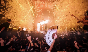 在夜店，为什么杯杯先敬半永久？-恋爱至上