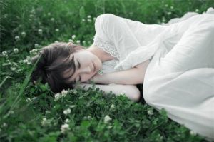 怎么挽回一个死心的女朋友？4步让她回心转意-恋爱至上