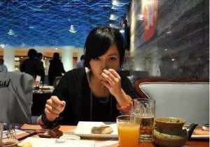 约妹子吃饭微信怎么说 微信上怎么约女生吃饭-恋爱至上