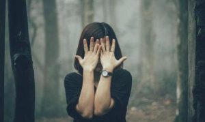 女朋友不开心了怎么逗她开心的话，一句话让她开心-恋爱至上