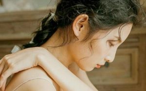 和女朋友分手后再见面如何面对，如何表现得得体-恋爱至上