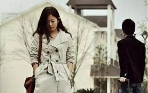 分手一年的女朋友突然联系我，还能去挽回吗-恋爱至上