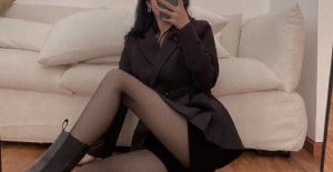 她穿着黑丝，在抖音教400万老司机学科目一-恋爱至上