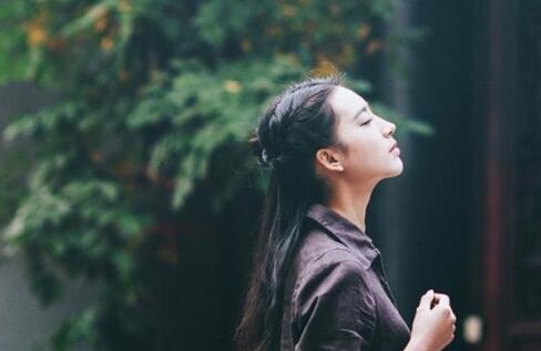 惹女生生气了不理你怎么办？想办法让她理你-恋爱至上