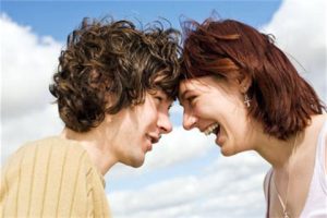 追女生聊天冷场怎么办？让ta喜欢上你的聊天小技巧！-恋爱至上