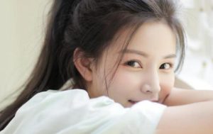 女生淡定直视男生眼睛说明什么？是喜欢还是好奇-恋爱至上