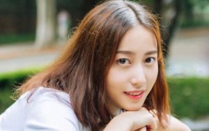 喜欢的女生找我借钱，该借给她吗？-恋爱至上