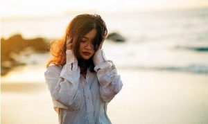 被别人看不起怎么办？男人被女人看不起怎么做-恋爱至上