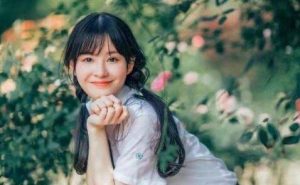 双鱼女喜欢你20个表现，仔细对照她是否喜欢你-恋爱至上