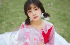 女生不主动找你聊天但是会积极回复你,什么意思?-恋爱至上