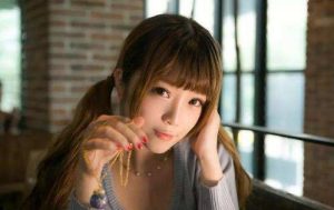 有现任却放不下前任怎么办？前任和现任怎么选择-恋爱至上