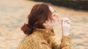 刚开始如何和女孩子聊天比较有吸引力？-恋爱至上