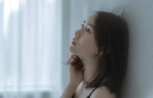 女朋友说不交工资卡就不结婚，该怎么办？-恋爱至上