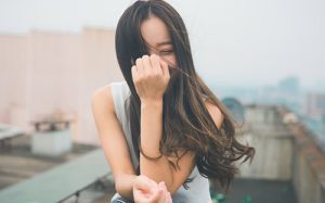 女生说hhh是什么意思，怎么回能撩她？-恋爱至上