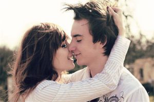 让女生开心的套路有哪些？保管你做了能哄她很开心-恋爱至上