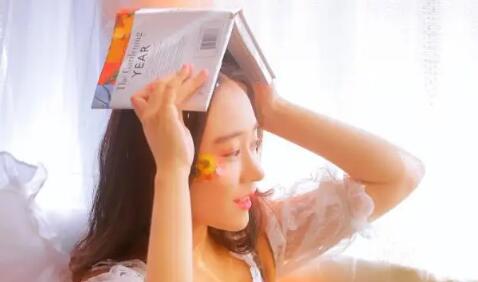 女朋友不在身边怎么哄她开心？ 做好以下几点-恋爱至上