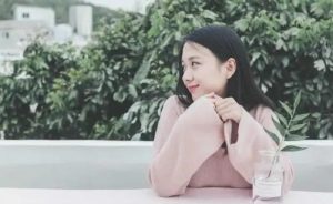 男生引起女生注意举动，怎么引起女生注意-恋爱至上