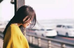 女生孤僻的表现有哪些？孤僻的女生怎么追-恋爱至上