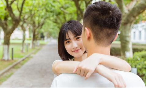 如何把身边的女性朋友，聊成女朋友？-恋爱至上