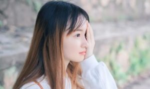 女生暗恋男生的信号是什么？喜欢你才有的信号-恋爱至上