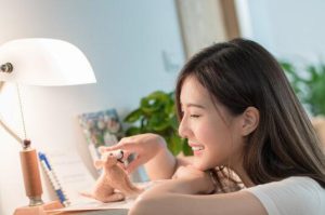 女人把你当外人的表现，这些表现说明她不爱你-恋爱至上