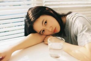 女朋友发烧了难受不在身边怎么安慰？-恋爱至上