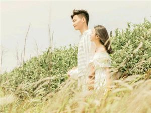 这三个表现说明女生很可能偷偷喜欢你-恋爱至上