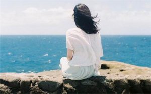 女朋友受伤了应该怎么安慰她，女朋友生病了该怎么安慰-恋爱至上