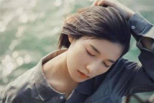 女朋友说头痛该怎么安慰他，不在身边-恋爱至上