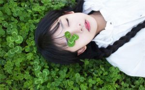 圣诞节给喜欢的女生送什么礼物才能打动她？-恋爱至上