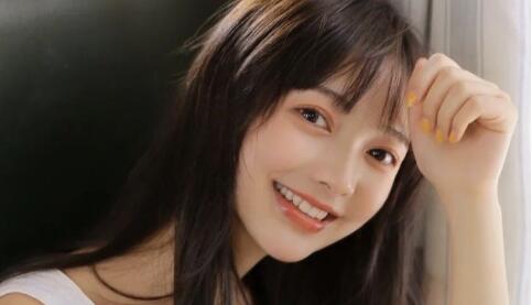 女孩喜欢你21种表现，想知道她是否喜欢你就看表现-恋爱至上