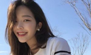 对视先移开眼睛的女生是反感我还是喜欢我？-恋爱至上