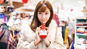 女人对喜欢的人会故意回复慢吗？为什么-恋爱至上